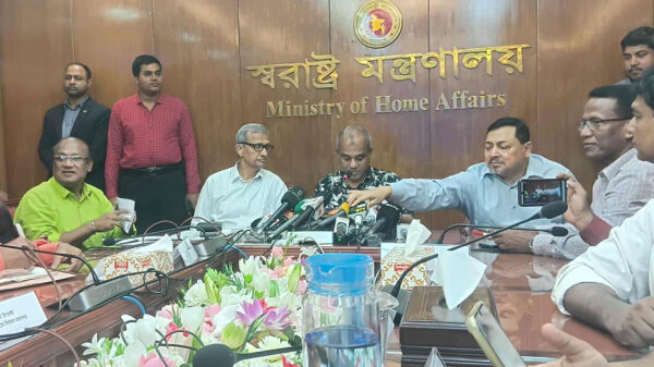 আরাকান আর্মি বেঁচে আছেই মাদক বিক্রি করে স্বরাষ্ট্র উপদেষ্টা