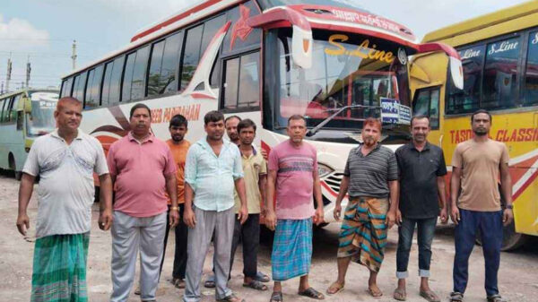 উত্তরের ৩ জেলা থেকে ঢাকাগামী বাস চলাচল বন্ধ