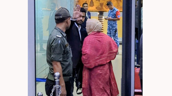 উন্নত চিকিৎসার জন্য সিঙ্গাপুর গেলেন নুরুল হক নুর
