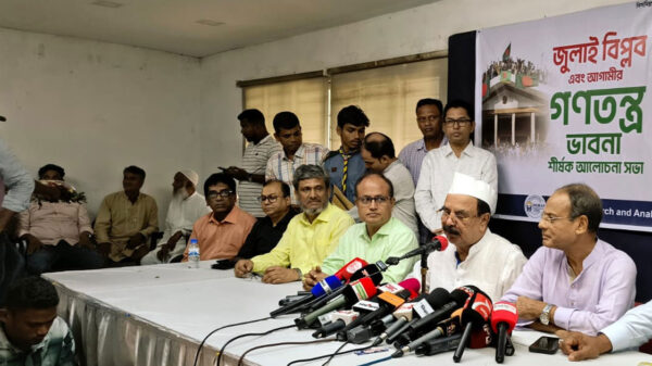 এমপি-মন্ত্রী হওয়ার জন্য পাগল হবেন না গয়েশ্বর