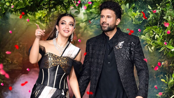 কৌশানীর হাতে হাত রেখে আসলেন নুসরাতের প্রাক্তন স্বামী