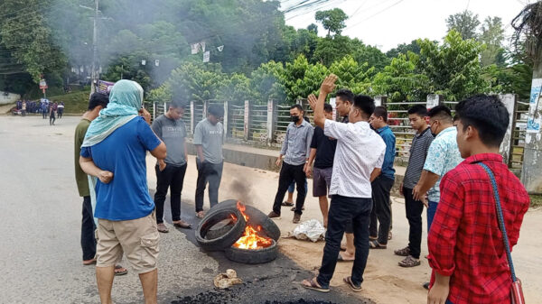 খাগড়াছড়িতে চলছে সকাল-সন্ধ্যা সড়ক অবরোধ