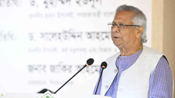 চাকরি করার জন্য মানুষের জন্ম হয়নি: প্রধান উপদেষ্টা