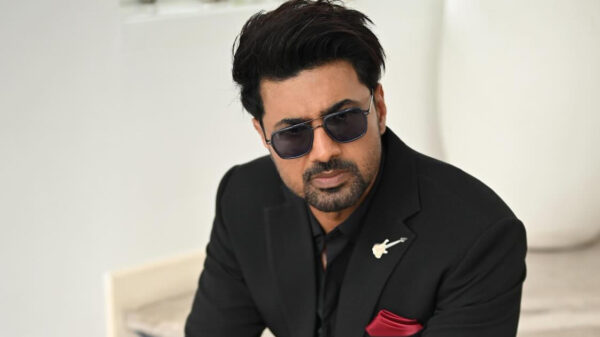 ছবি পোস্ট করে কটাক্ষের শিকার দেব