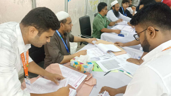 জাকসু নির্বাচনে ব্যালটে ভুলের অভিযোগ