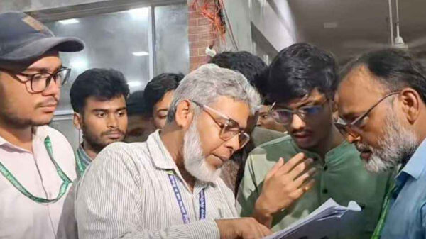 জাকসুর ২ হলে ভোটগ্রহণ বন্ধ