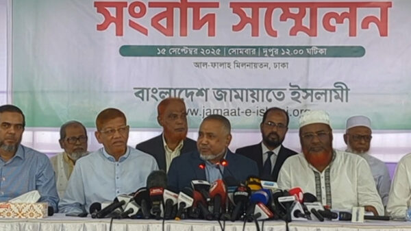 বাংলাদেশ জামায়াতে ইসলামী একটি অবাধ, সুষ্ঠু ও গ্রহণযোগ্য নির্বাচনের দাবিতে ৫ দফা গণদাবি ঘোষণা করেছে। সোমবার (১৫ সেপ্টেম্বর) রাজধানীর মগবাজারের আল-ফালাহ মিলনায়তনে এক সংবাদ সম্মেলনে এই দাবিগুলো তুলে ধরেন দলের নায়েবে আমির ডা. সৈয়দ আব্দুল্লাহ মোহাম্মদ তাহের।