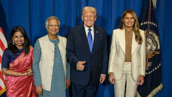ট্রাম্প দম্পতির সঙ্গে হাস্যোজ্জ্বল অধ্যাপক ইউনূস, পাশে মেয়ে