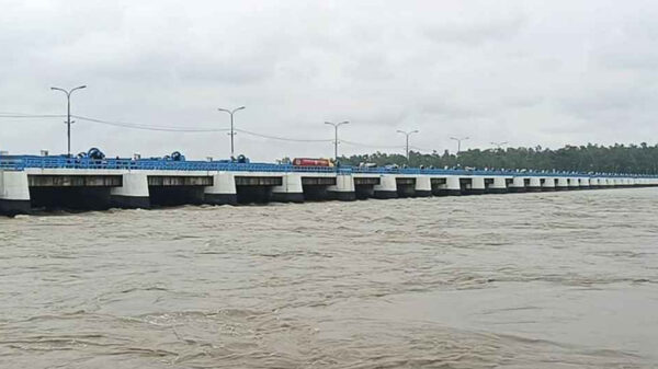 তিস্তার পানি বিপৎসীমার ওপরে, খোলা হলো সব জলকপাট