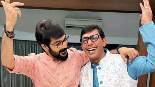 প্রসেনজিৎ পা ছুঁতে চেয়েছেন, এটা পুরস্কারের থেকে কম কী: চঞ্চল