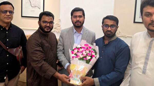 চিকিৎসা শেষে দেশে ফিরে যা বললেন নুরুল হক নুর
