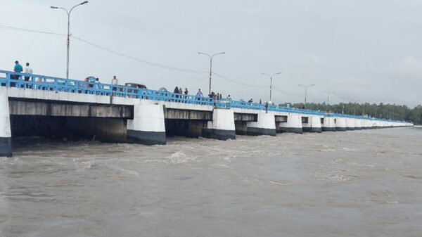 তিস্তার পানি কমলেও ভাঙনে আতঙ্কে নদীপাড়ের মানুষ