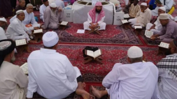 মসজিদে নববীতে কোরআন শেখার সুযোগ