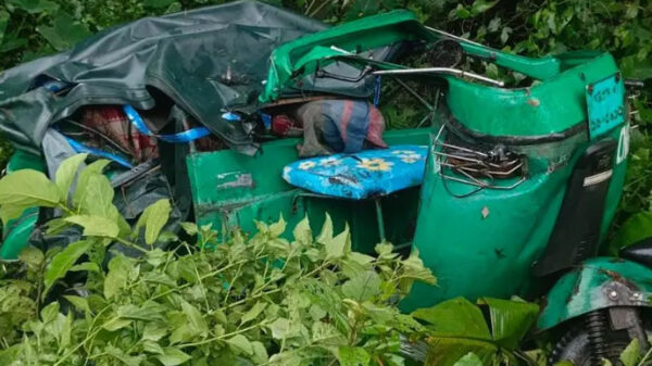 সীতাকুণ্ডে অটোরিকশায় ট্রেনের ধাক্কা, মা-মেয়ে নিহত