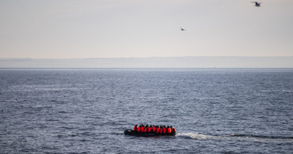 অবৈধ অভিবাসীদের নৌকাডুবি, ৪ বাংলাদেশি নিহত