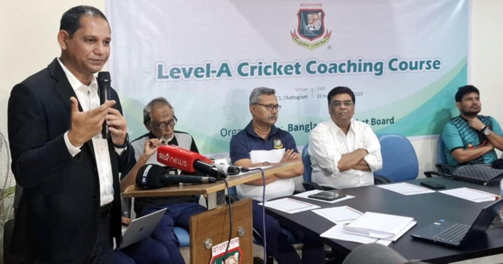 কোচদের প্রশিক্ষণ দিচ্ছে বিসিবি
