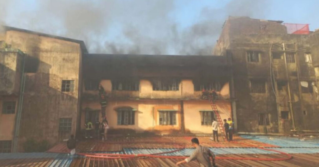 চট্টগ্রামে কম্বল গোডাউনে আগুন, নিয়ন্ত্রণে ৭ ইউনিট