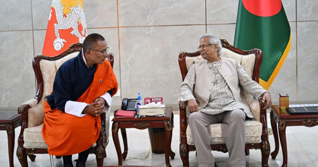 ঢাকায় পৌঁছেই ভূমিকম্পে ক্ষয়ক্ষতির খোঁজ নিলেন ভুটানের প্রধানমন্ত্রী