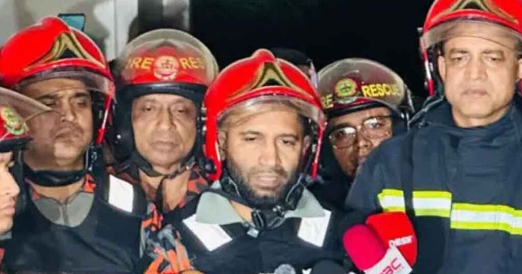 পিজি হাসপাতালের আগুন নিয়ন্ত্রণে পিজি হাসপাতালের আগুন নিয়ন্ত্রণে