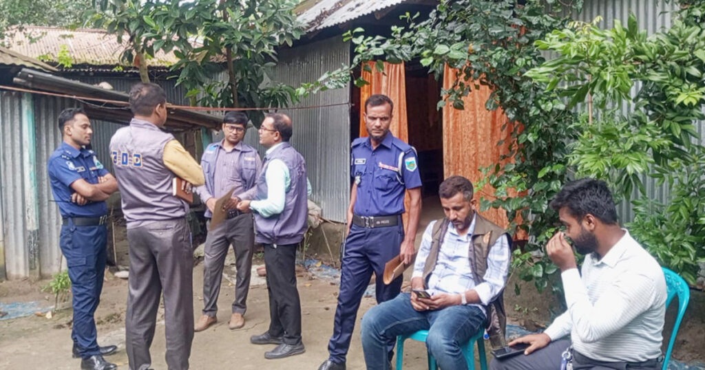 বাড়িতে ককটেল তৈরির সময় বিস্ফোরণে আহত একজন বাড়িতে ককটেল তৈরির সময় বিস্ফোরণে আহত একজন