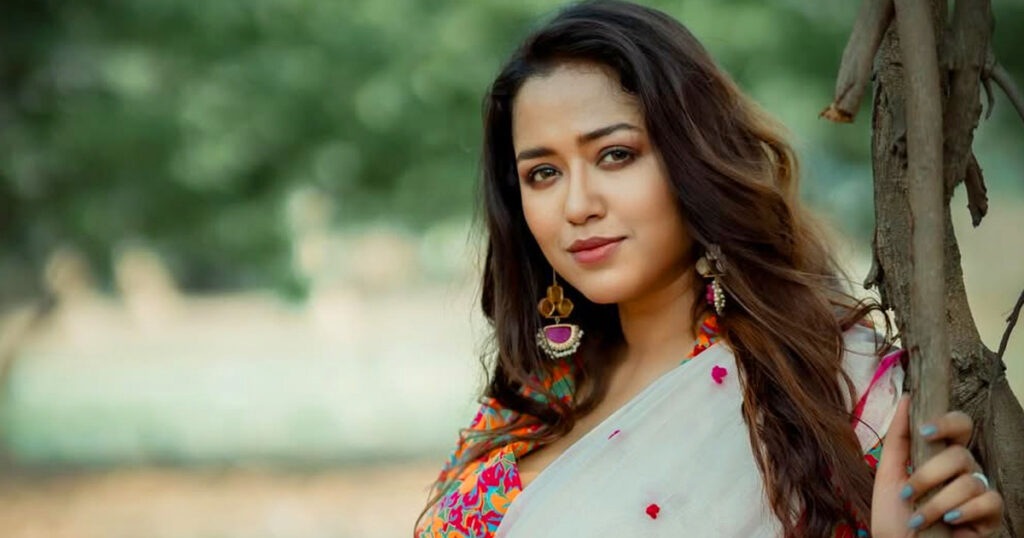বাবা-ছেলের সম্পর্কের জটিল দিক নিয়ে প্রশ্ন তুলেছেন সোহিনী বাবা-ছেলের সম্পর্কের জটিল দিক নিয়ে প্রশ্ন তুলেছেন সোহিনী