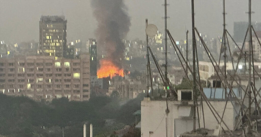 রাজধানীর কড়াইল বস্তিতে আগুন