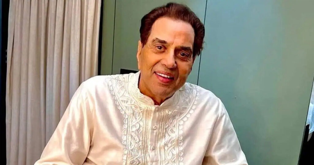 হাসপাতাল থেকে বাড়িতে ফিরলেন ধর্মেন্দ্র