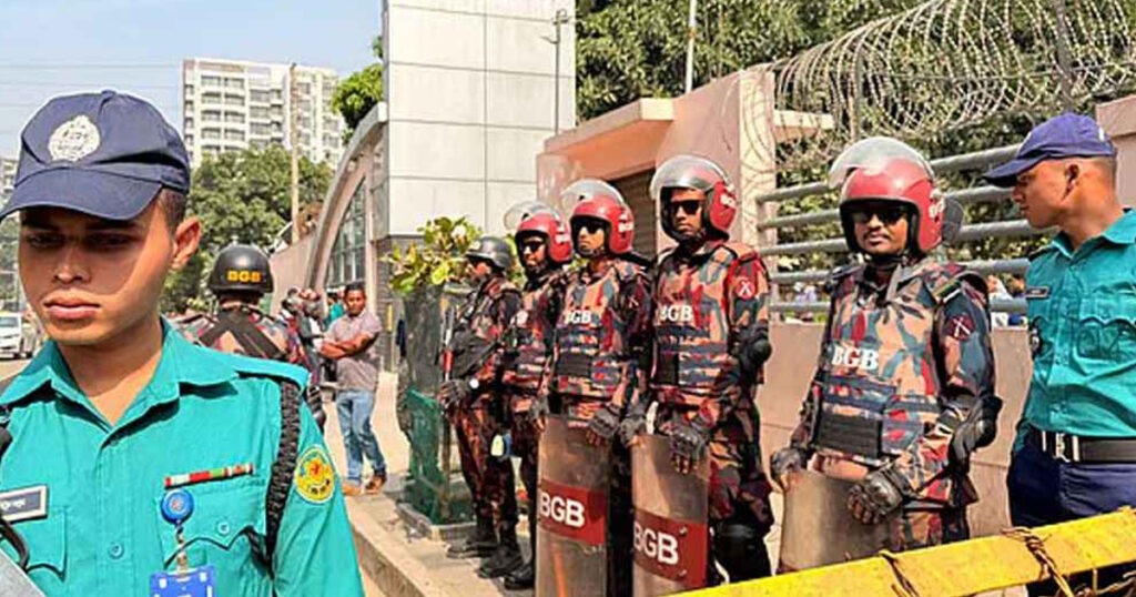 এভারকেয়ার হাসপাতালের সামনে বিজিবি মোতায়েন