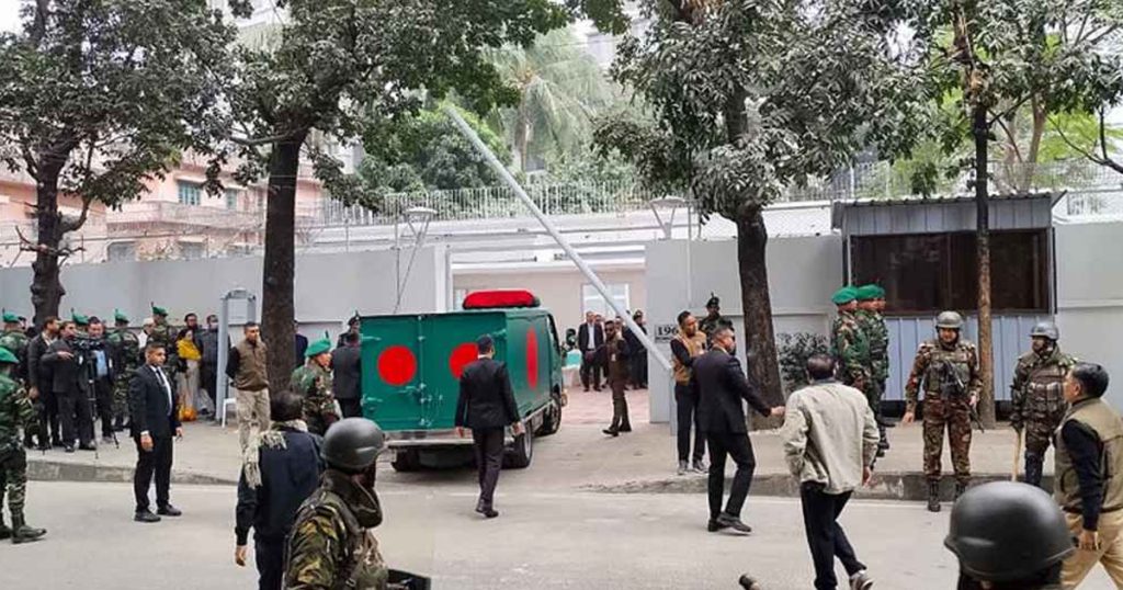 গুলশানে খালেদা জিয়ার মরদেহ, শ্রদ্ধা জানাচ্ছেন স্বজন ও নেতাকর্মীরা