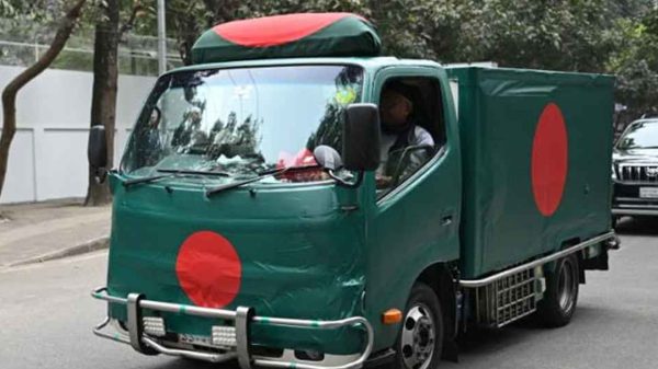 মানিক মিয়া অ্যাভিনিউয়ে নেওয়া হচ্ছে খালেদা জিয়ার মরদেহ