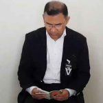 মায়ের মরদেহের পাশে কোরআন তেলাওয়াত করছেন তারেক রহমান