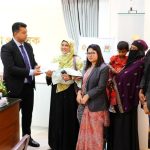 সড়কের পাশে উদ্ধার হওয়া ২ শিশুর দায়িত্ব নিলেন চট্টগ্রাম ডিসি