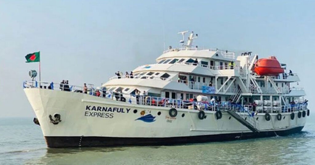 প্রতীক্ষার অবসান: কক্সবাজার-সেন্টমার্টিনে প্রথম যাত্রায় ১২০০ পর্যটক