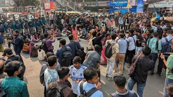 অধ্যাদেশের দাবিতে আজ ফের মাঠে নামছেন ৭ কলেজের শিক্ষার্থীরা