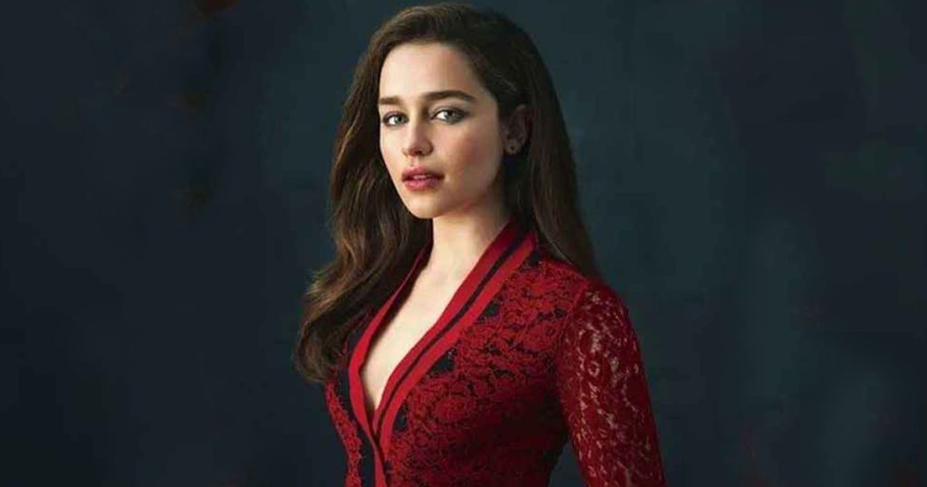 অন্তরঙ্গ দৃশ্যে অভিনয় করতে গিয়ে বিপাকে এমিলিয়া ক্লার্ক অন্তরঙ্গ দৃশ্যে অভিনয় করতে গিয়ে বিপাকে এমিলিয়া ক্লার্ক