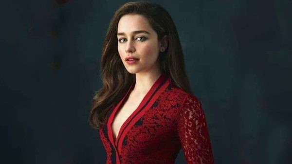 অন্তরঙ্গ দৃশ্যে অভিনয় করতে গিয়ে বিপাকে এমিলিয়া ক্লার্ক