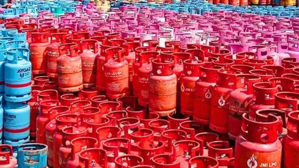 আজ থেকে সারাদেশে এলপিজি সিলিন্ডার গ্যাস বিক্রি বন্ধ