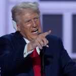 ইরানে বিক্ষোভকারীদের পাশে দাঁড়ানোর হুমকি ট্রাম্পের