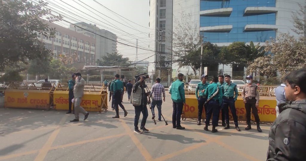 ইসিতে নিরাপত্তা ব্যবস্থা জোরদার,অতিরিক্ত পুলিশ মোতায়েন