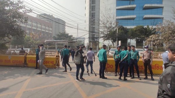 ইসিতে নিরাপত্তা ব্যবস্থা জোরদার,অতিরিক্ত পুলিশ মোতায়েন