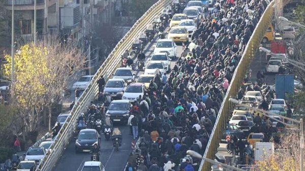 উত্তাল ইরান, বিক্ষোভে নিহত ৬