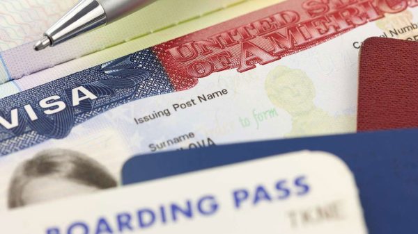 এক লাখের বেশি ভিসা বাতিল করেছে যুক্তরাষ্ট্র