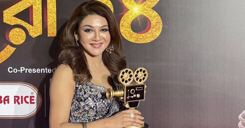 কলকাতায় সেরা অভিনেত্রীর পুরস্কার জিতলেন জয়া আহসান