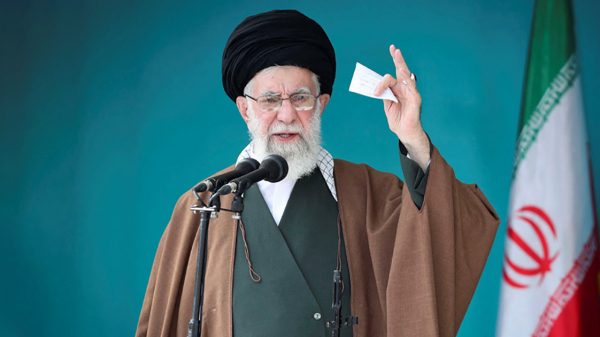 খামেনির ওপর হামলা মানেই যুদ্ধ ঘোষণা ইরানের হুঁশিয়ারি