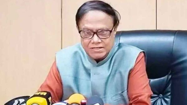 একসঙ্গে সব দুর্বল ব্যাংক ঠিক করা সম্ভব নয়: গভর্নর