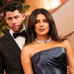 গোল্ডেন গ্লোবসে স্বামীকে নিয়ে রোম্যান্স, আলোচনায় প্রিয়াঙ্কা