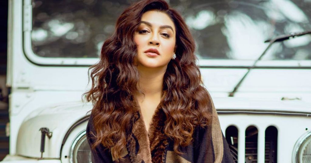 জয়া এখন সময় কাটাচ্ছেন মাটির রান্নাঘরে