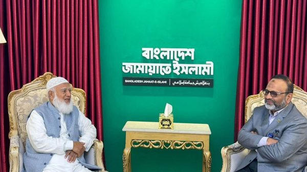 জামায়াত আমিরের সঙ্গে ঢাবি ভিসির সৌজন্য সাক্ষাৎ