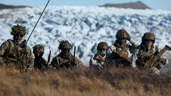 ট্রাম্পের হুমকির মুখে গ্রিনল্যান্ডে আরও সেনা পাঠাল ডেনমার্ক