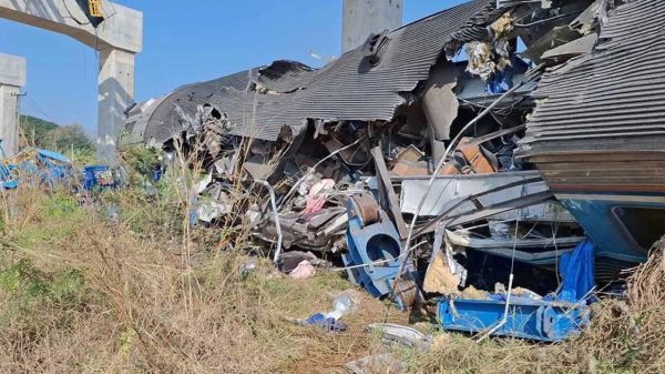 থাইল্যান্ডে চলন্ত ট্রেনের ওপর ক্রেন ভেঙে পড়ে নিহত ২২